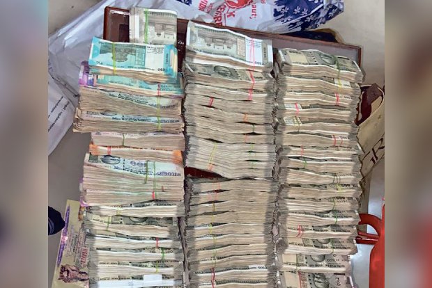 DVAC arrests TNPCB engineer, seizes Rs 60 lakh in raids at houses