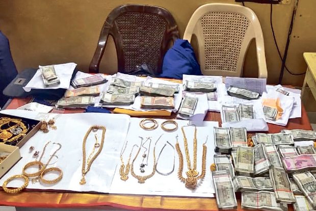‘Surprise’ seizure: DVAC finds 117 sovereigns at V’nagar RTO