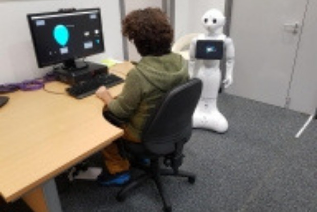 Robots can encourage people to take greater risks Robots can encourage people to take greater risks