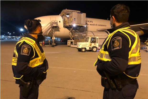 First Batch of Pfizer/biontech Covid-19 Vaccines Arrives in Canada