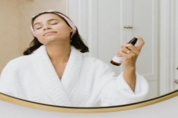 Unleash the magic of retinol with these bedtime skincare tips