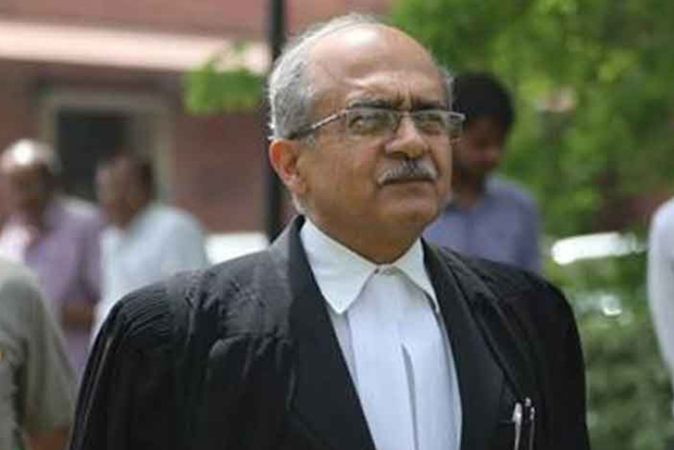 Prashant Bhushan moves SC, seeks hearing on his plea before review petitions are considered Prashant Bhushan moves SC, seeks hearing on his plea before review petitions are considered