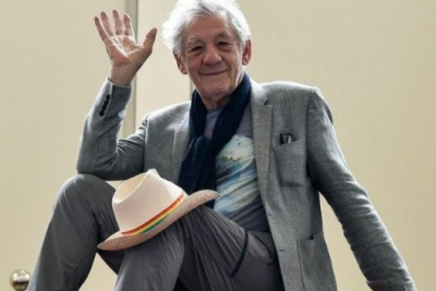 Ian McKellen gets Covid vaccine in England