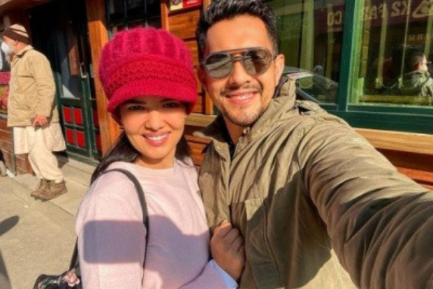 Honeymoon begins: Aditya Narayan, Shweta Agarwal get cosy in Kashmir