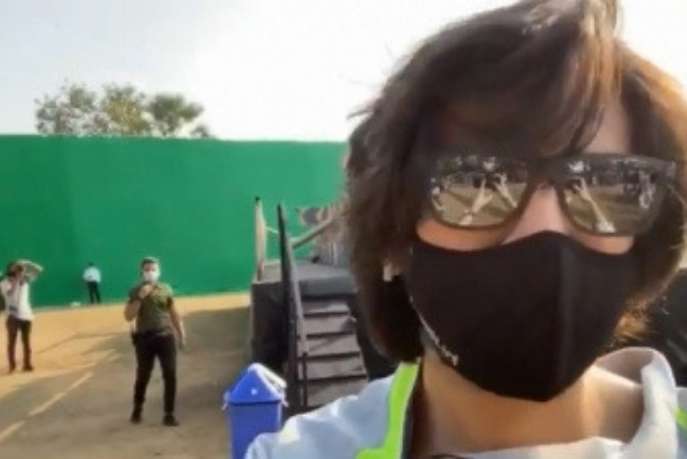 Kartik Aaryan shares glimpse from Dhamaka set