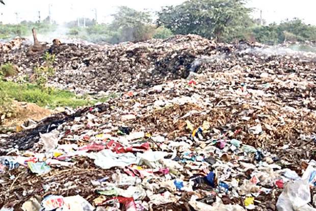 Katpadi residents sore at local body dumping plastics waste in tanks