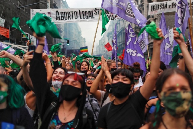 Argentine Senate approves bill legalising abortion