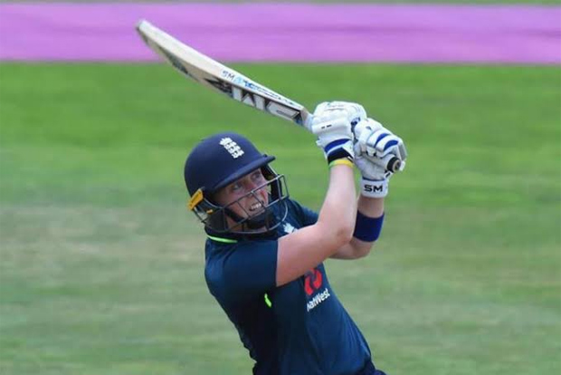 Knight stars in England victory