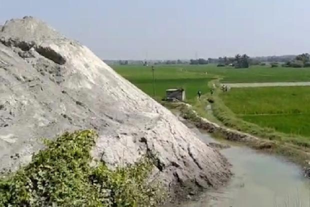 Magaral farmers demand officials to save agriculture by closing 10 stone quarries