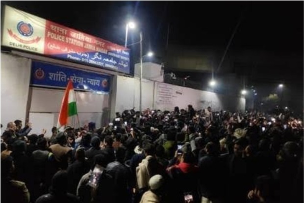 Unidentified miscreants open fire outside Jamia university, police register case