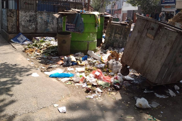 Citizen Connect: Open defecation, overflowing bins of Kalmandabam force residents to live in unhygienic surroundings
