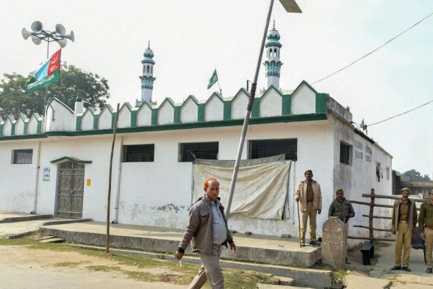 If Sunni Waqf Board accepts land, it wont be decision of all Muslims of country: AIMPLB If Sunni Waqf Board accepts land, it wont be decision of all Muslims of country: AIMPLB