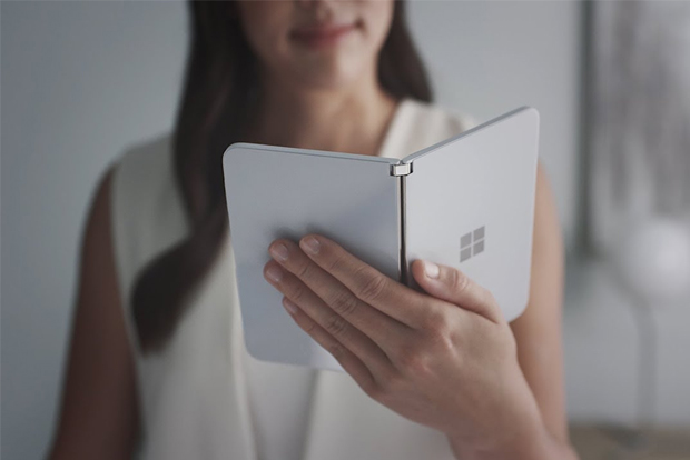 Microsoft Surface Duo spotted with front-facing flash