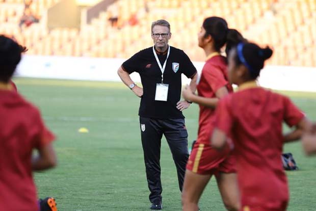 We are trying to implement a quicker passing game: Dennerby