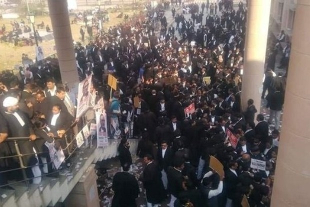 Lawyer injured in Lucknow court bomb attack