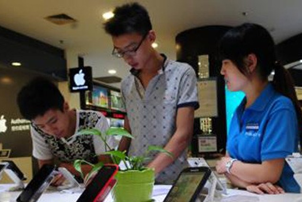China smartphone sales may decline 20 pc in Q1: Counterpoint