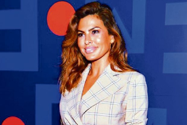 Eva Mendes survives because of Goslings amazing cooking skills