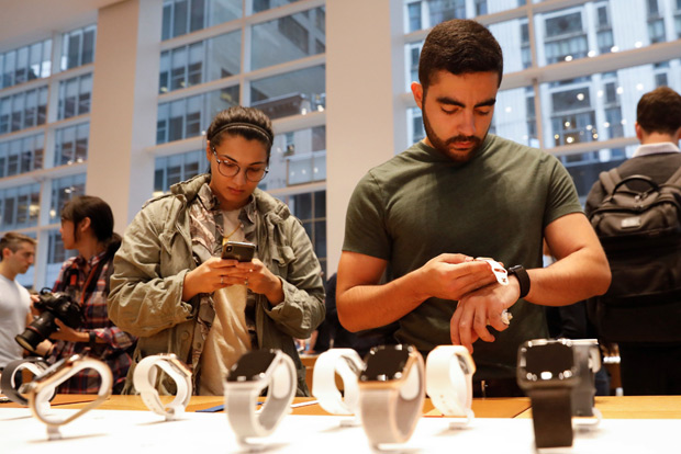 ﻿Apple warns sales to fall short of target due to coronavirus impact