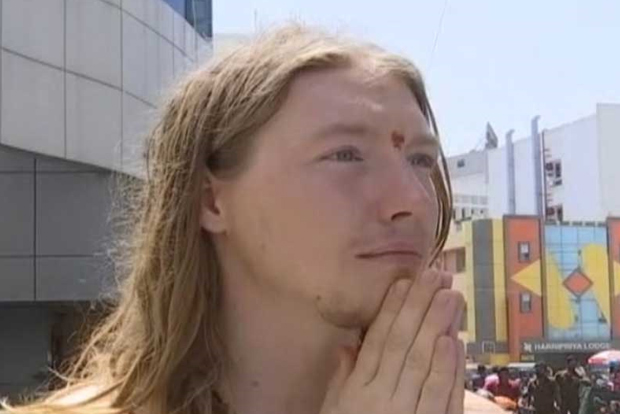 Swedish bizman seeks alms in Coimbatore