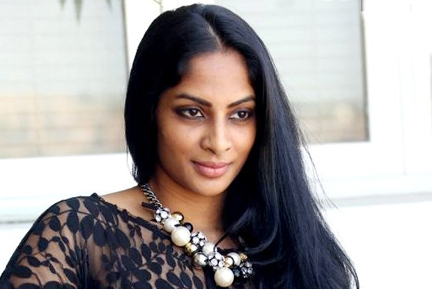 Sriya Reddy raises the fitness ‘bar even on holiday