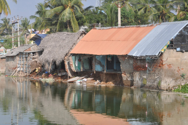 Houses on encroached temple pond in Nagai collapse Houses on encroached temple pond in Nagai collapse