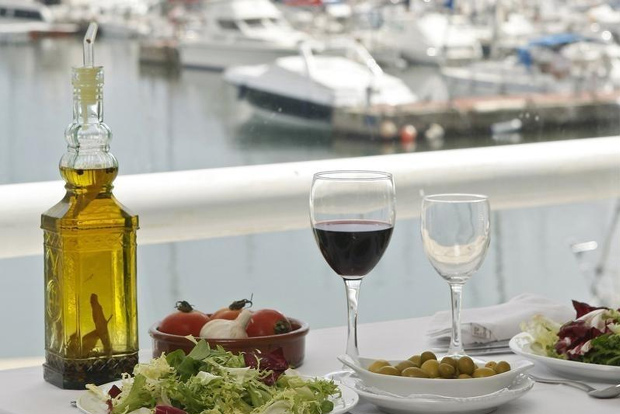 Olive oil in Mediterranean diet may help you live longer
