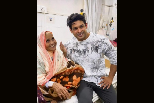 Sidharth Shukla blessed to meet his aged fan