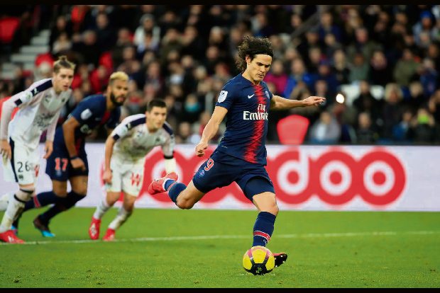 Cavani reaches 200-goal milestone in PSGs win over Bordeaux