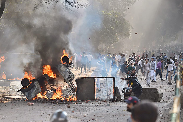 Constable among 4 killed, DCP injured in fresh riots over CAA in northeast Delhi