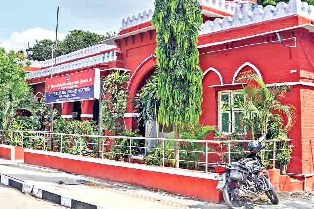 Cops identify bodies washed ashore, suspect suicide Cops identify bodies washed ashore, suspect suicide