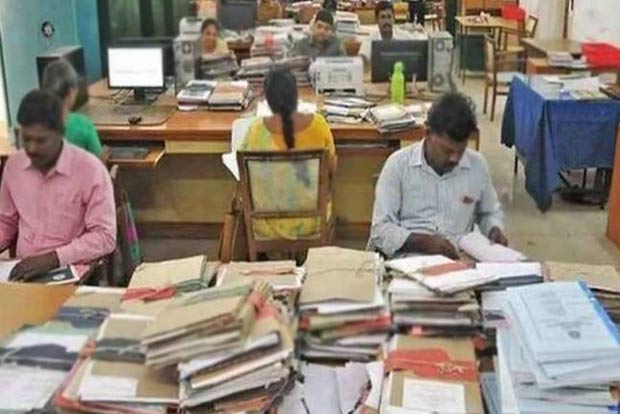 Wear photo ID at work or face action, govt warns staff ﻿