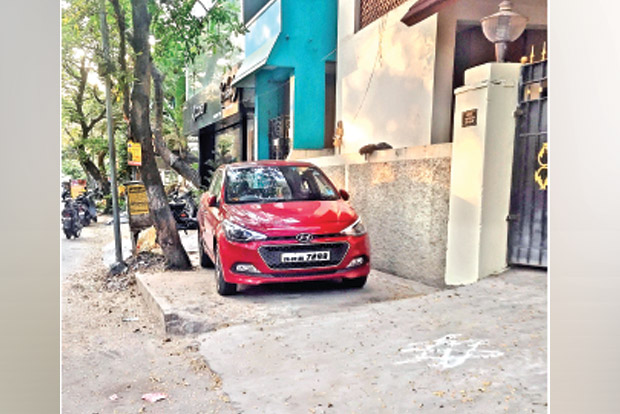 Citizen connect: Residents, traders encroach upon pavements at Periyar Nagar