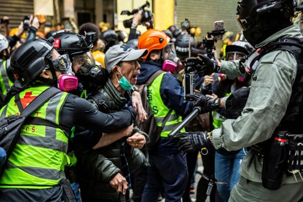 Massive Hong Kong pro-democracy rally ends in police clashes Massive Hong Kong pro-democracy rally ends in police clashes
