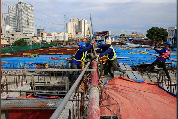 Cost overrun of infra projects crosses Rs 4L cr