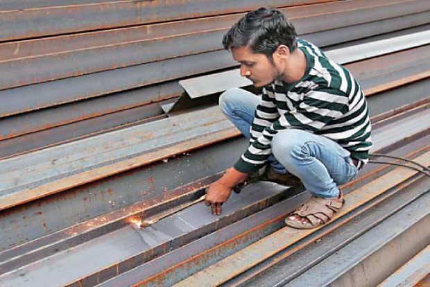 Steel slump: Govt must focus on cost