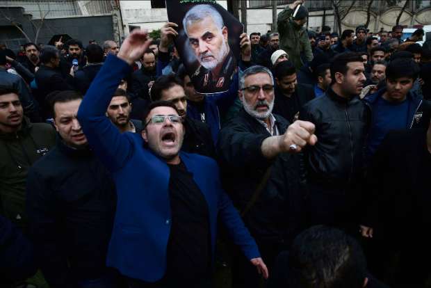 Thousands in Baghdad mourn Iranian general killed by US