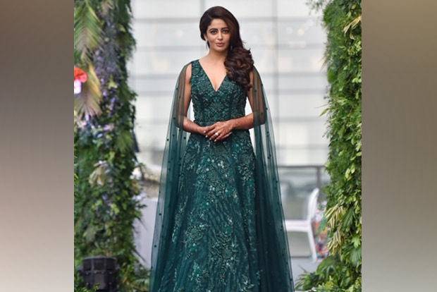 Nehha Pendse stuns in green gown Nehha Pendse stuns in green gown