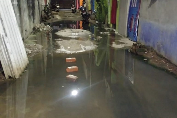 Citizen Connect: Padi residents plan agitation after being forced to wade through drain water for over 2 weeks