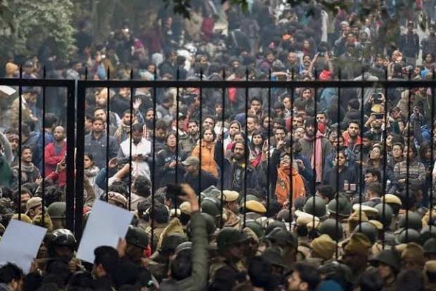 JNU violence: Delhi Police identifies 37 students from WhatsApp group JNU violence: Delhi Police identifies 37 students from WhatsApp group