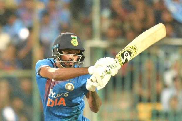 Pandya trains with Indian team, bowls at nets