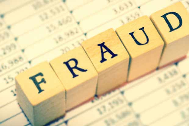 Man cheats youngsters of Rs 25 L