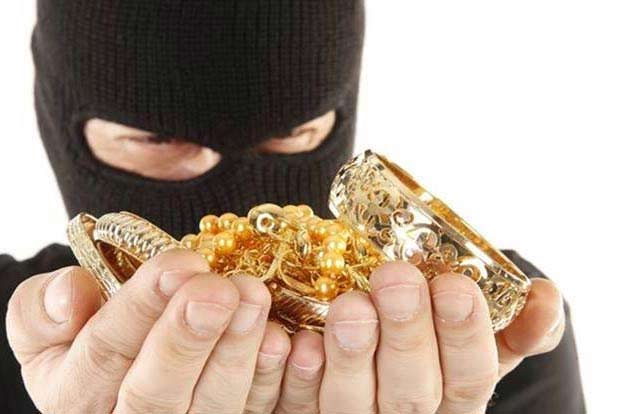 40 sovereigns burgled from retired doctor’s house