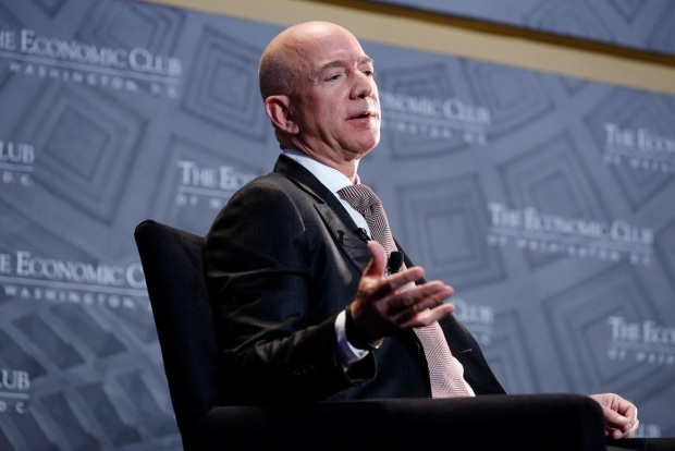 FB blames Apple in Bezos phone hacking