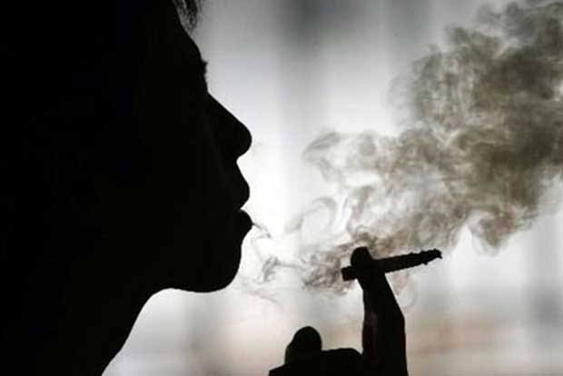 Daily smoking, drinking linked to advanced brain age