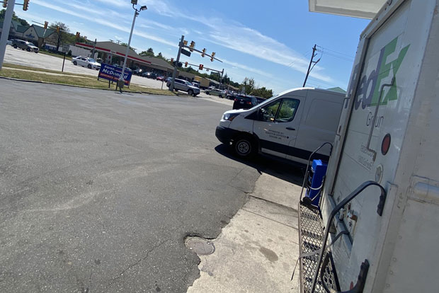 Amazon driver quits via Twitter, leaves van with packages on road Amazon driver quits via Twitter, leaves van with packages on road