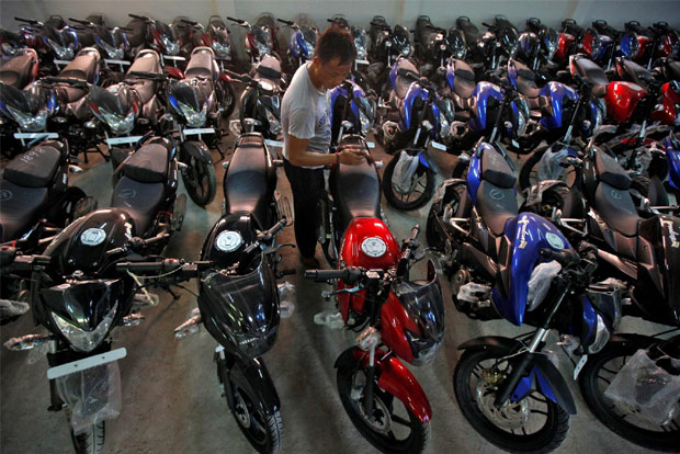 Bajaj Auto unions demand factory halt after 250 workers catch coronavirus