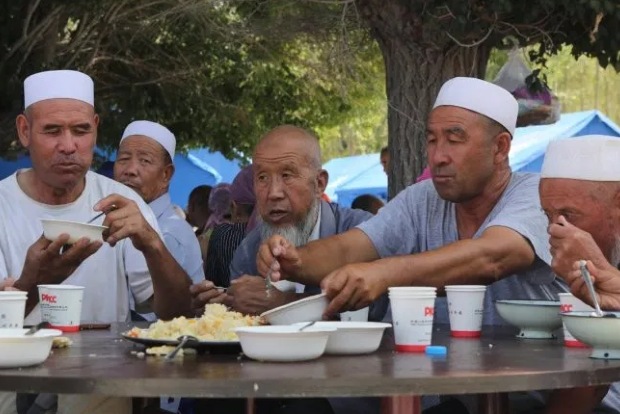 US sanctions Chinese officials over Xinjiang abuse