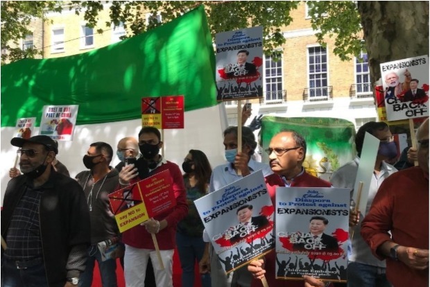 Pakistanis sing Vande Mataram alongside Indians in London protest against China Pakistanis sing Vande Mataram alongside Indians in London protest against China