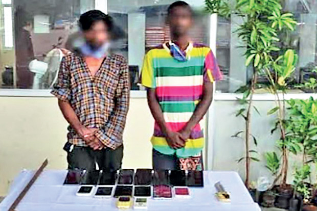 Duo on crime spree on ECR, OMR held with 16 phones Duo on crime spree on ECR, OMR held with 16 phones