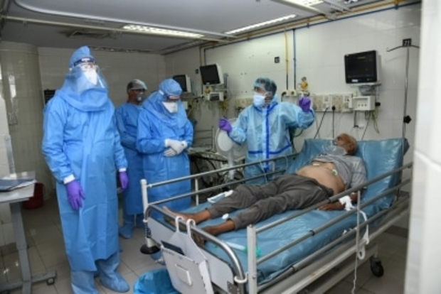 Mahas Covid cases jump by another 8K, deaths again cross 200